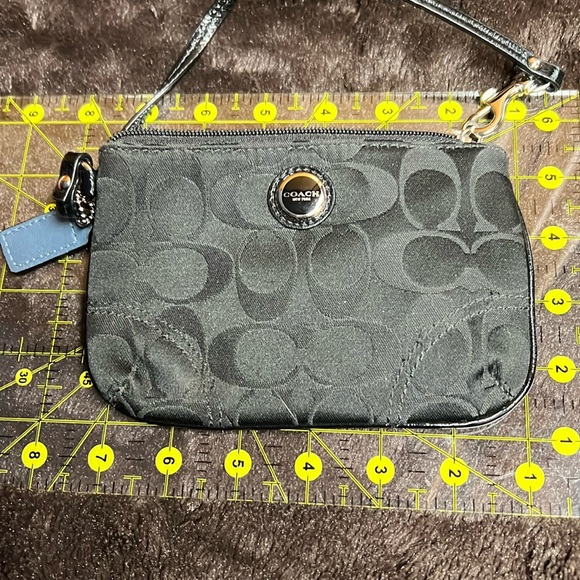 Coach wristlet - Picture 1 of 1